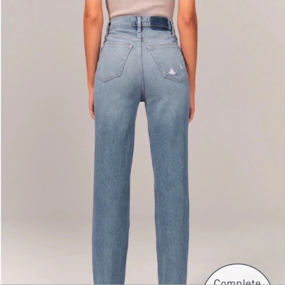 Abercrombie & Fitch | 90’s Straight Ultra High Rise Jean Size 26 / 2R Curve Love - Picture 2 of 12